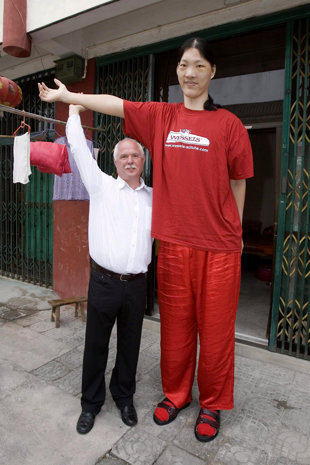 Yao Defen 7 foot 7 inches in China