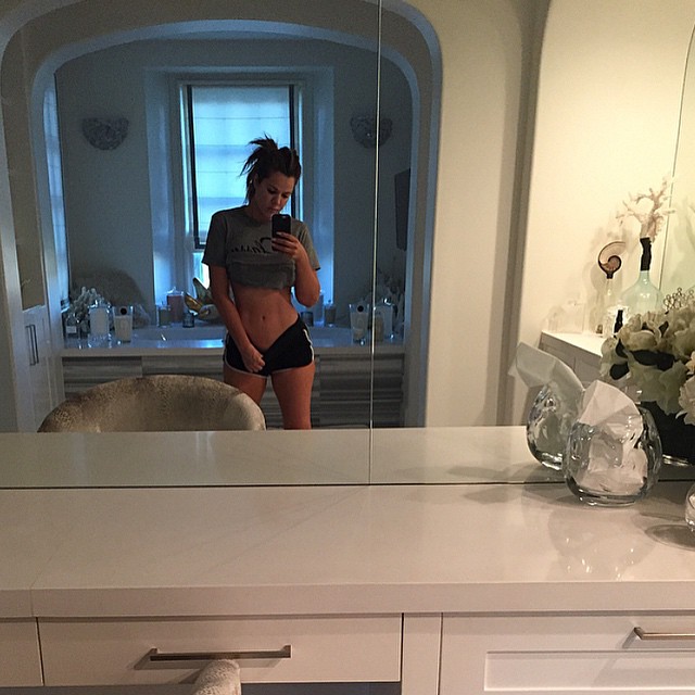 28FEB2015 - khloe kardashian mirror selfie